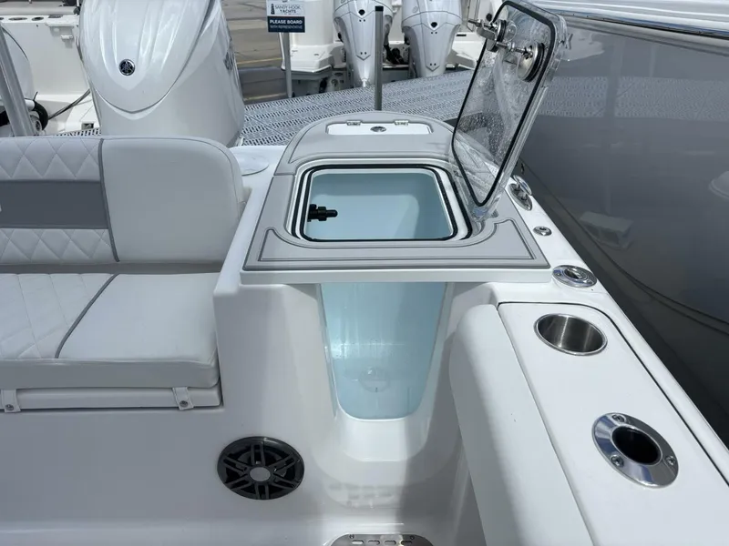 Slide: The Image of Sea Fox 228 Commander 2026 - 5549882