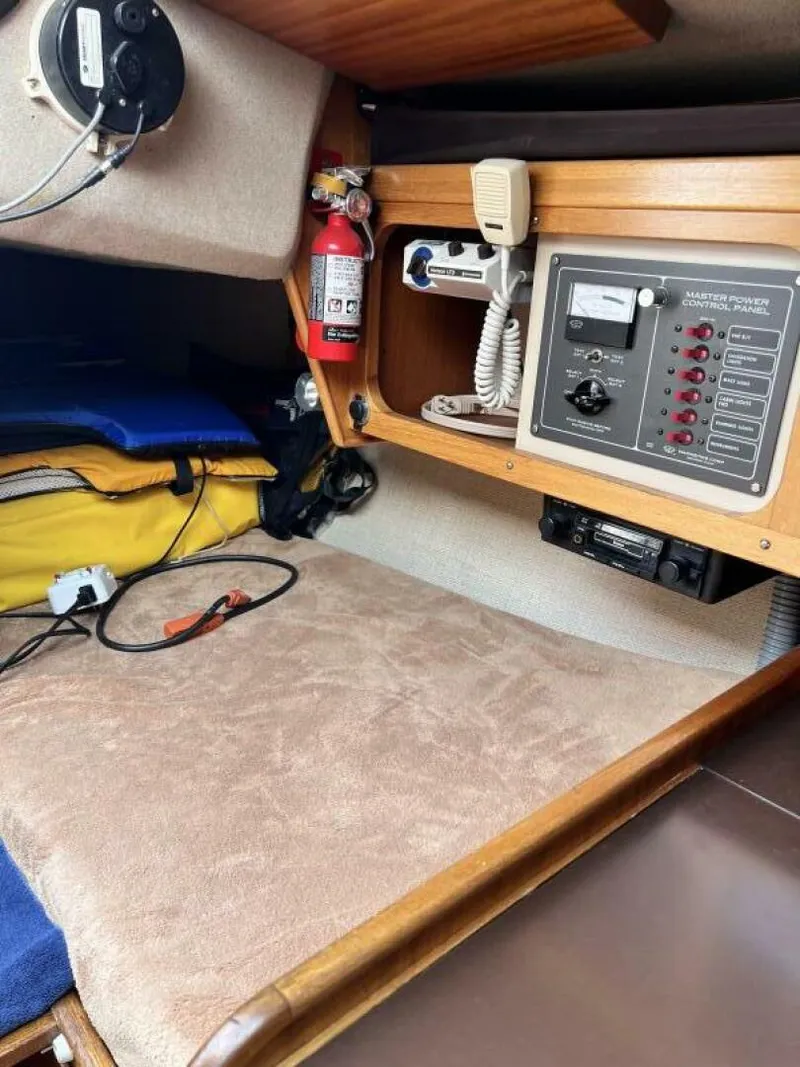 Slide: The Image of Aphrodite 32 1978 - 5418292