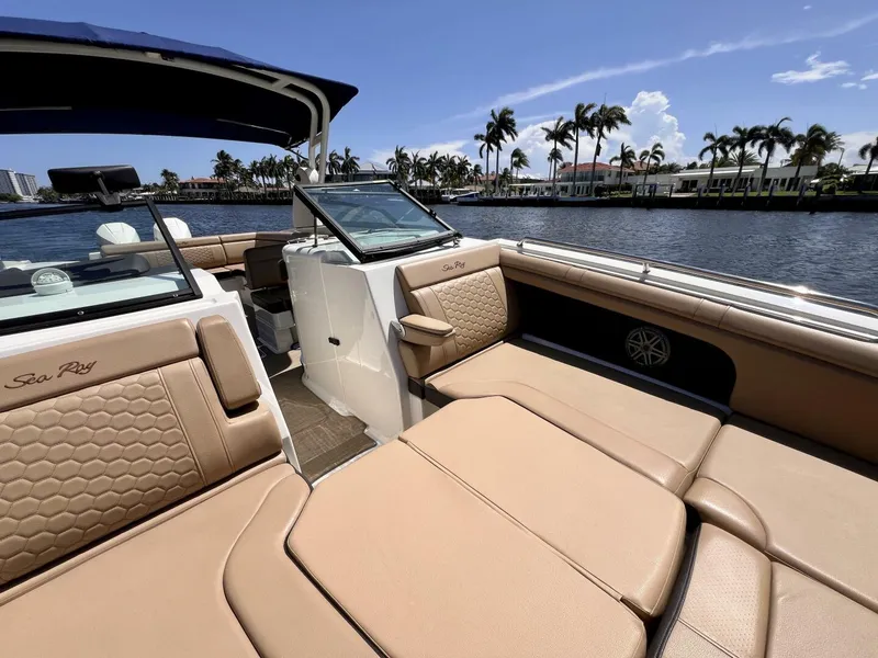 Slide: The Image of 2019 Sea Ray 290 SDX - Seating 2019 Sea Ray 290 SDX - 5418559
