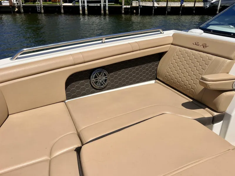 Slide: The Image of 2019 Sea Ray 290 SDX - Seating 2019 Sea Ray 290 SDX - 5418561