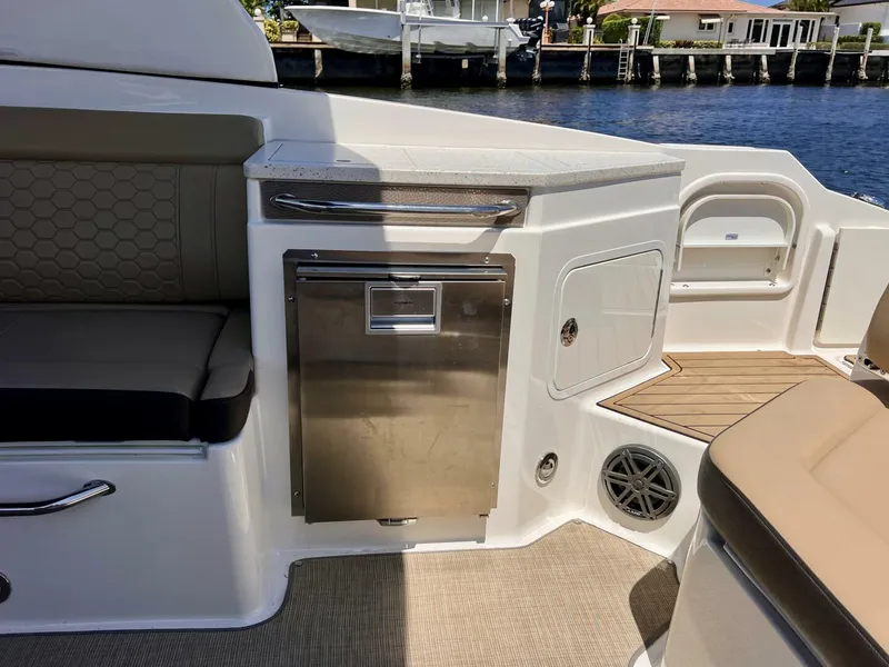 Slide: The Image of 2019 Sea Ray 290 SDX - Refrigerator 2019 Sea Ray 290 SDX - 5418564
