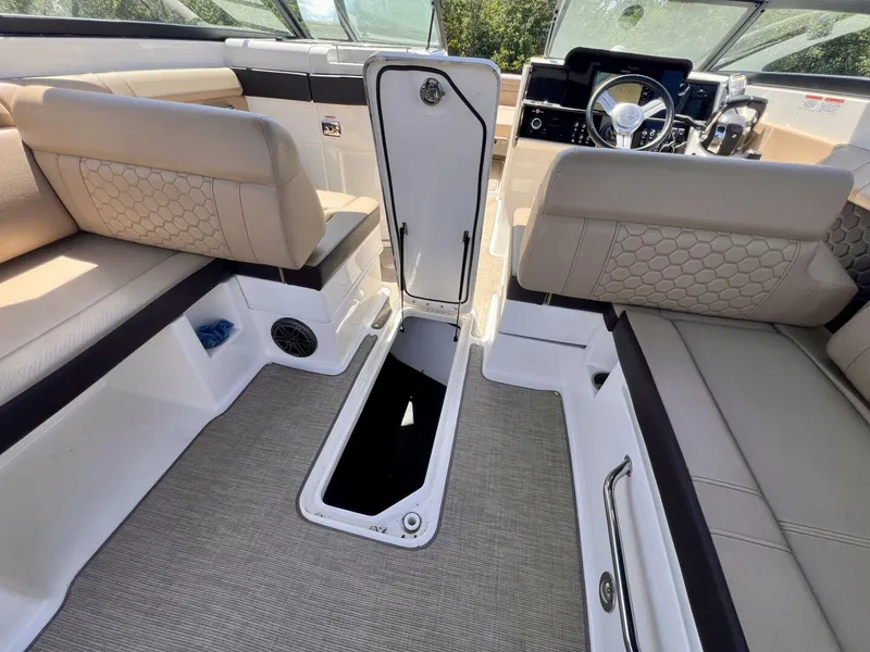 Slide: The Image of 2019 Sea Ray 290 SDX - Deck Storage 2019 Sea Ray 290 SDX - 5418575