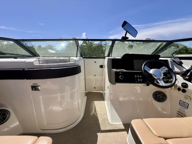 Slide: The Image of 2019 Sea Ray 290 SDX - Helm 2019 Sea Ray 290 SDX - 5418577