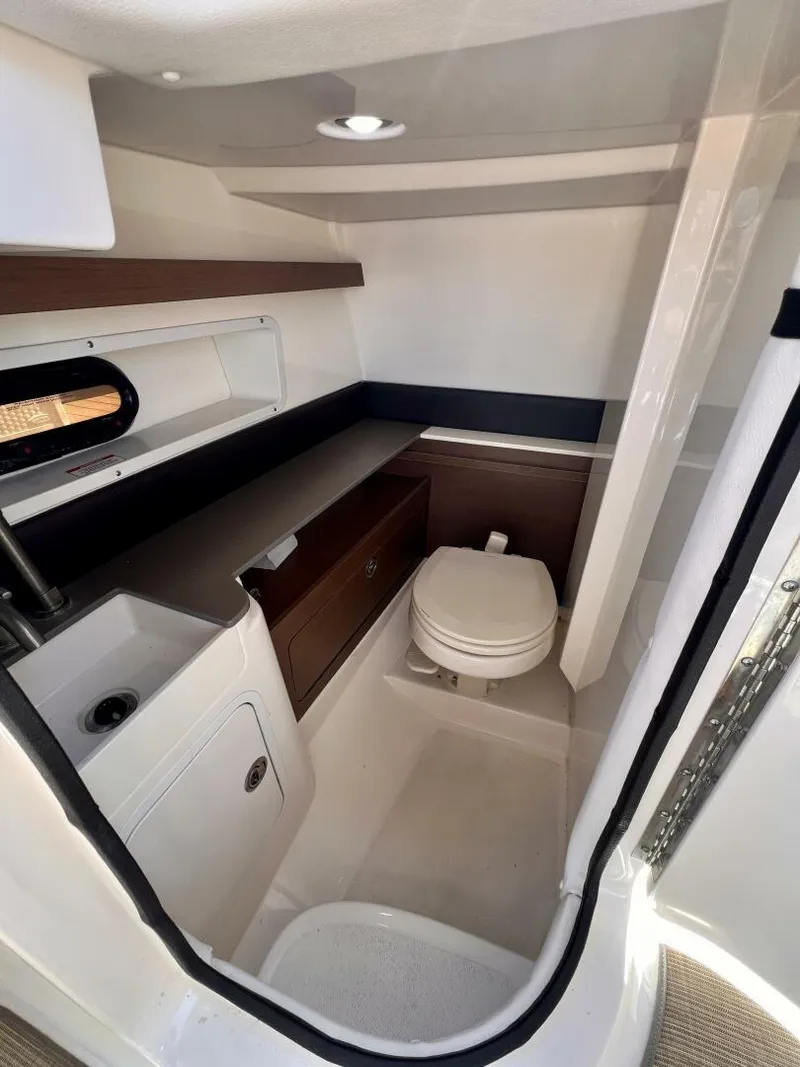 Slide: The Image of 2019 Sea Ray 290 SDX - Head 2019 Sea Ray 290 SDX - 5418579
