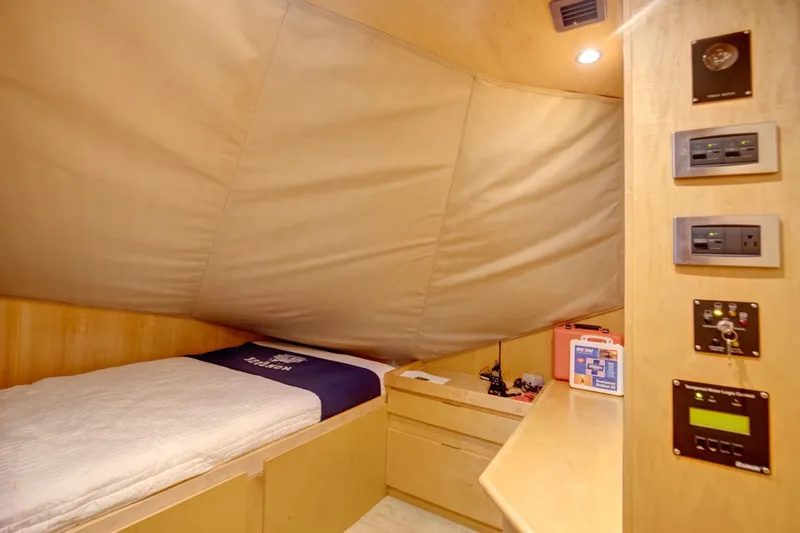 Slide: The Image of Viking 82 - Done Deal - Bunk Room 2010 Viking 82 Convertible Done Deal - 7650403
