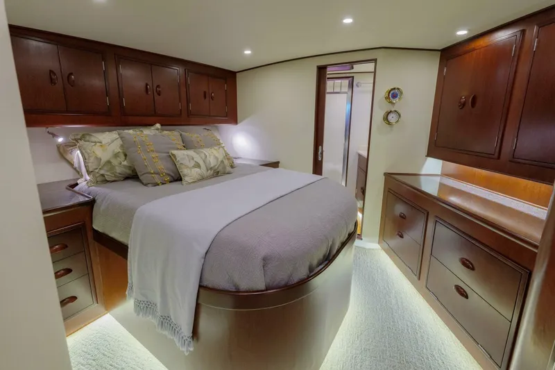 Slide: The Image of 2000 Garlington 61C "Salemwolf" - Master Stateroom - 5475947