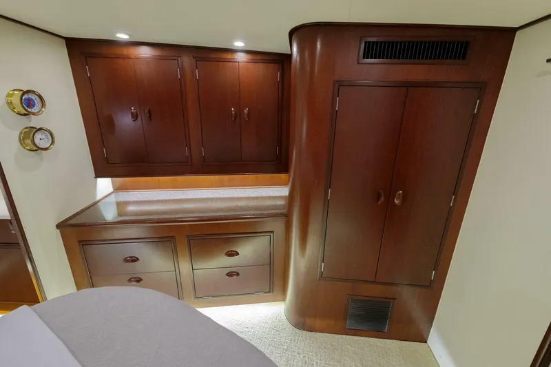 Slide: The Image of 2000 Garlington 61C "Salemwolf" - Master Stateroom - 5475952