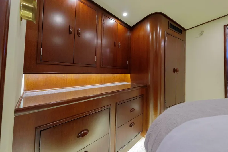 Slide: The Image of 2000 Garlington 61C "Salemwolf" - Master Stateroom - 5475953