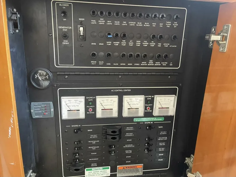 Slide: The Image of Carver Yachts 36 Mariner 2006 - 5418897