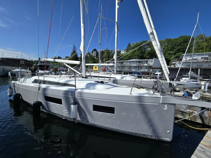 The Image of 2023 Beneteau Oceanis 34.1 - 5419052