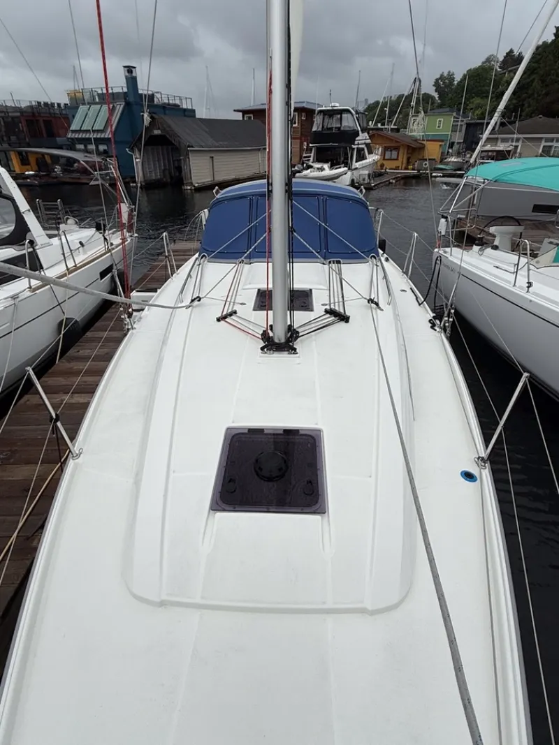 The Image of Oceanis 34.1 foredeck - 6113483