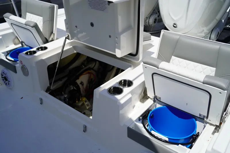 Slide: The Image of Regulator Marine 30XO 2025 - 5421756