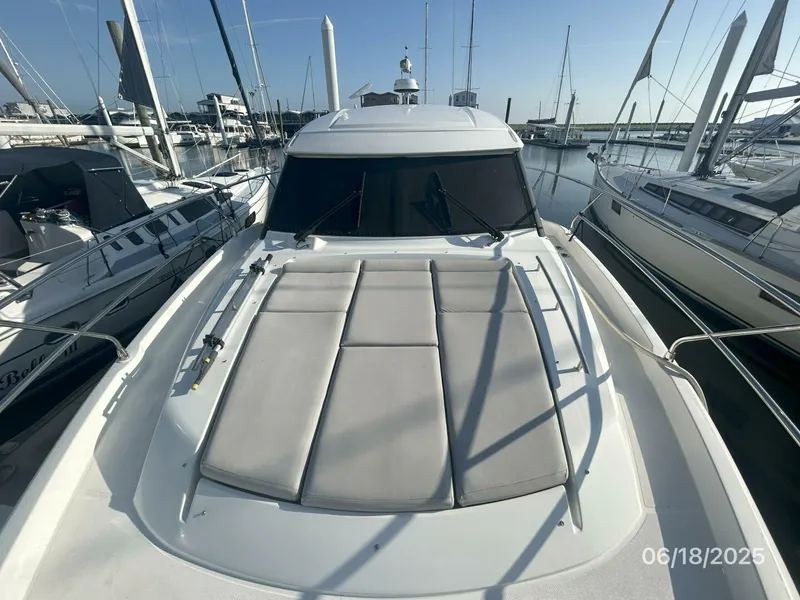 Slide: The Image of 42' Prestige foredeck aft - 5423106