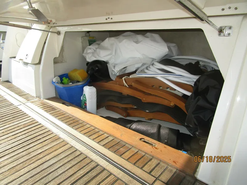 Slide: The Image of 42' Prestige transom storage - 5423180