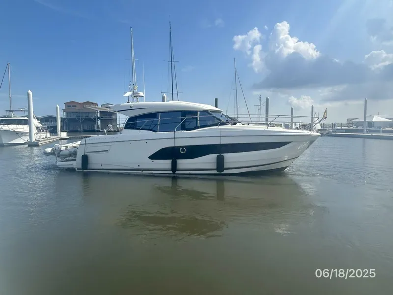 Slide: The Image of 42' Prestige starboard profile - 5423170