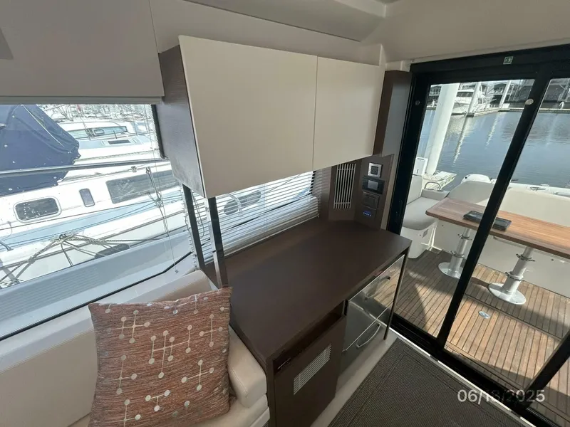 Slide: The Image of 42' Prestige salon starboard aft - 5423158