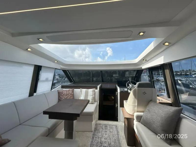 Slide: The Image of 42' Prestige salon sunroof - 5423173