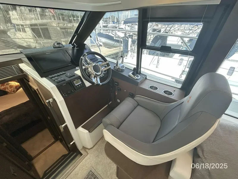 Slide: The Image of 42' Prestige helm1 - 5423121