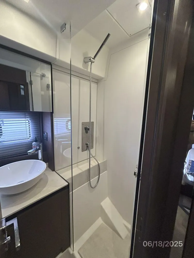Slide: The Image of 42' Prestige master stateroom head-shower - 5423134