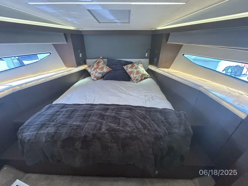 Slide: The Image of 42' Prestige guest stateroom - 5423118