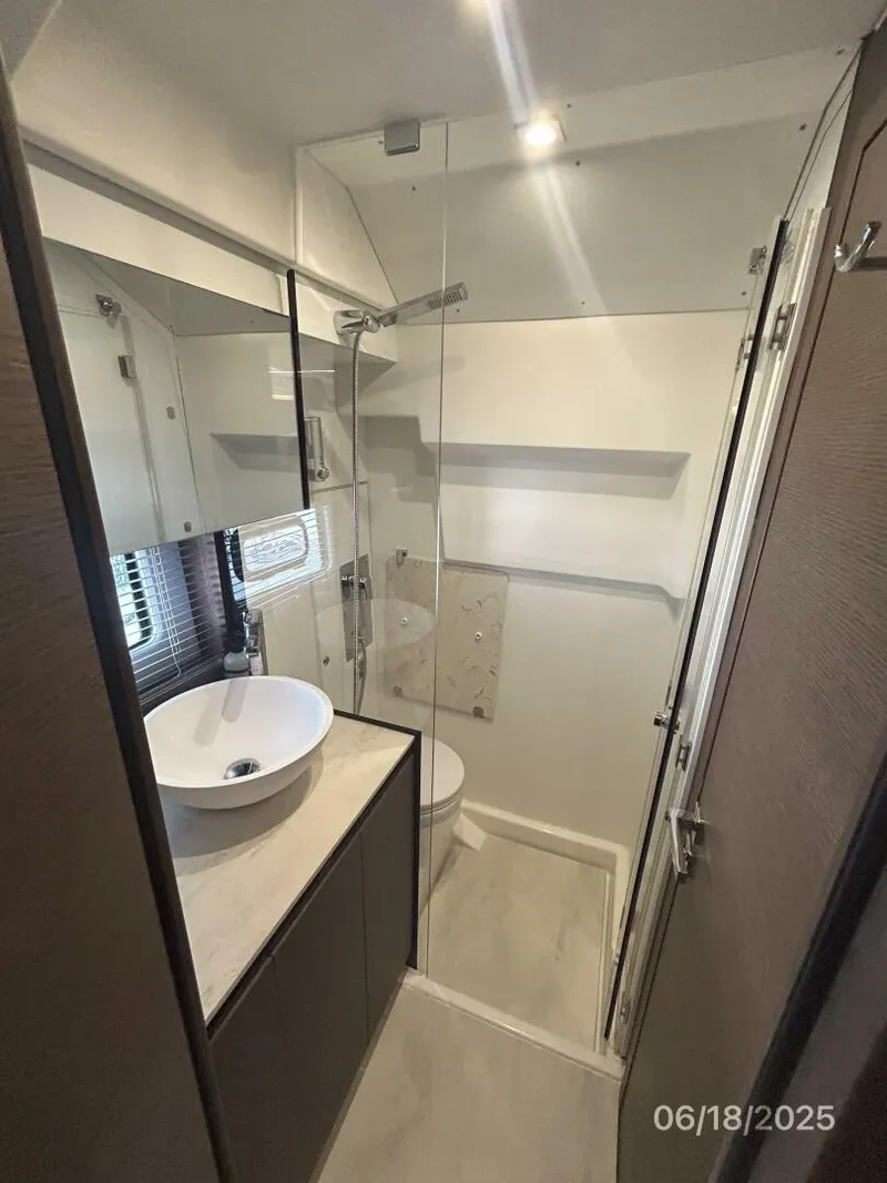 Slide: The Image of 42' Prestige guest stateroom head-shower - 5423117