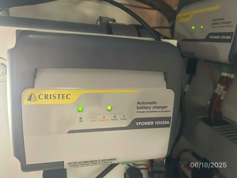 Slide: The Image of 42' Prestige battery charger1 - 5423098