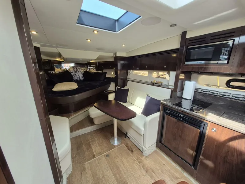 Slide: The Image of Sea Ray Sundancer 350 Coupe 2019 - 5423142