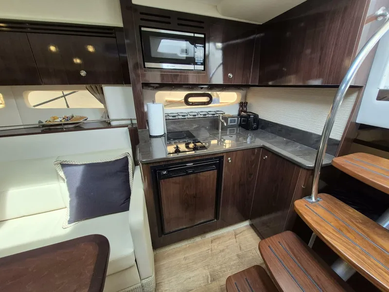 Slide: The Image of Sea Ray Sundancer 350 Coupe 2019 - 5423143