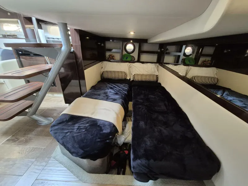 Slide: The Image of Sea Ray Sundancer 350 Coupe 2019 - 5423145