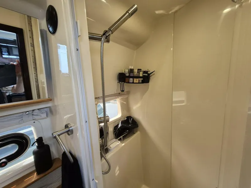 Slide: The Image of Sea Ray Sundancer 350 Coupe 2019 - 5423147