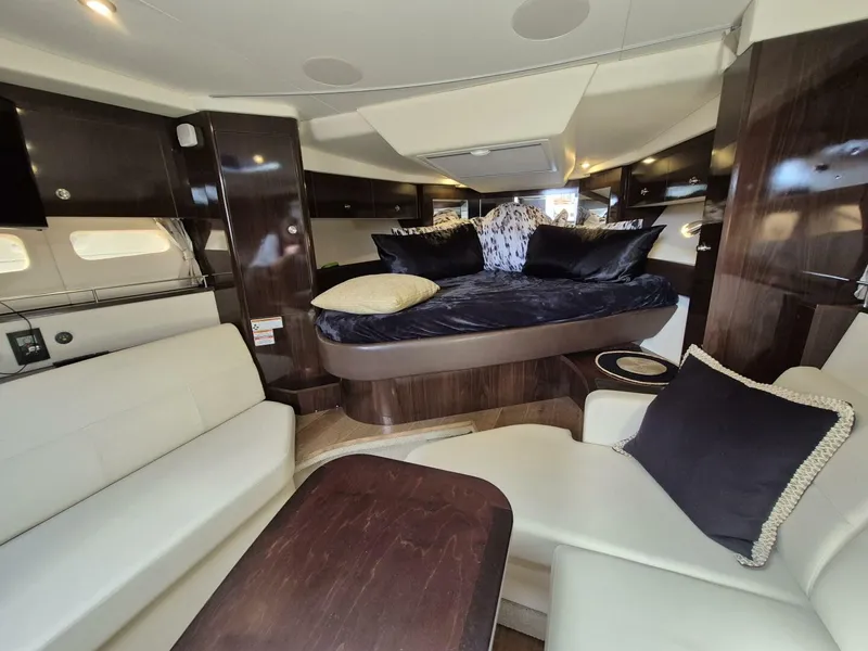 Slide: The Image of Sea Ray Sundancer 350 Coupe 2019 - 5423149