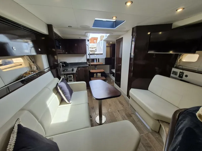 Slide: The Image of Sea Ray Sundancer 350 Coupe 2019 - 5423151