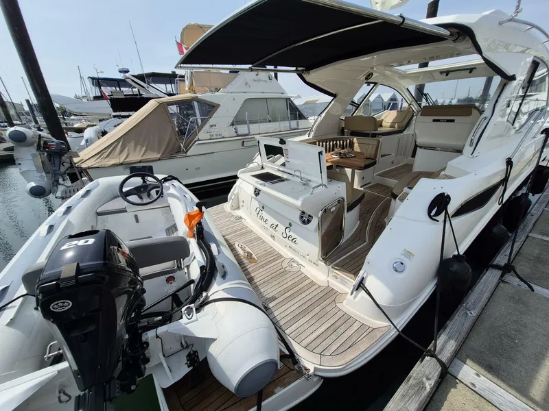 Slide: The Image of Sea Ray Sundancer 350 Coupe 2019 - 5423130
