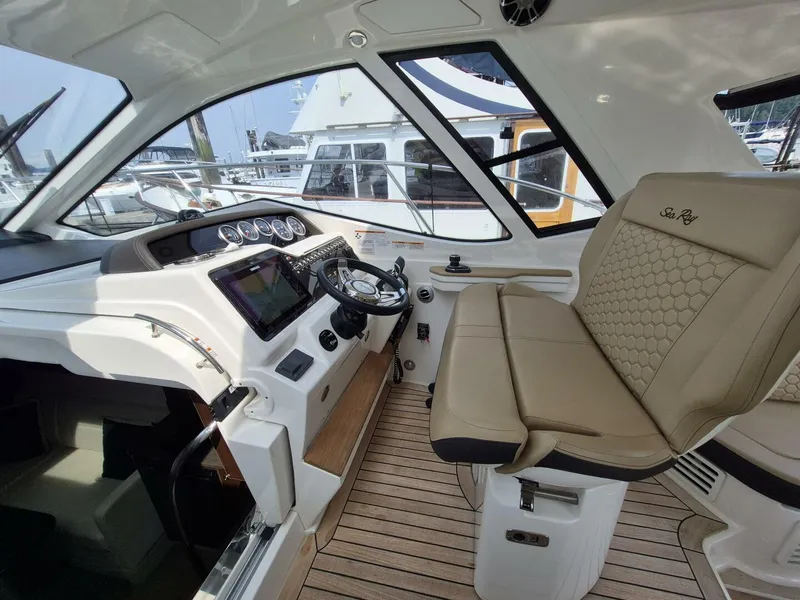 Slide: The Image of Sea Ray Sundancer 350 Coupe 2019 - 5423139