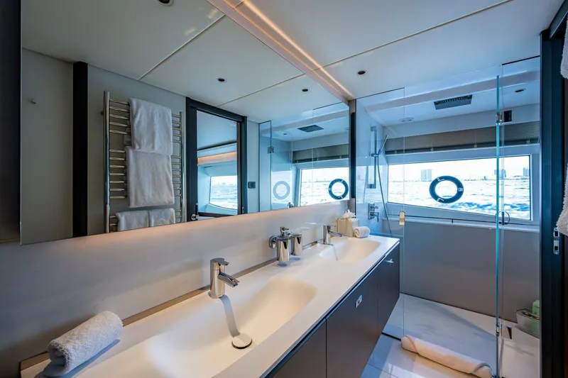 Slide: The Image of Princess Y95 Lower - Secondary Master Stateroom - En Suite - 5424176