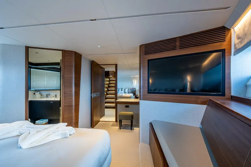 Slide: The Image of Princess Y95 Lower - Forward Stern VIP Stateroom - 5424165