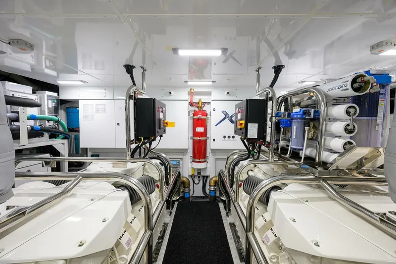 Slide: The Image of Princess Y95 Engine Room - 5521224