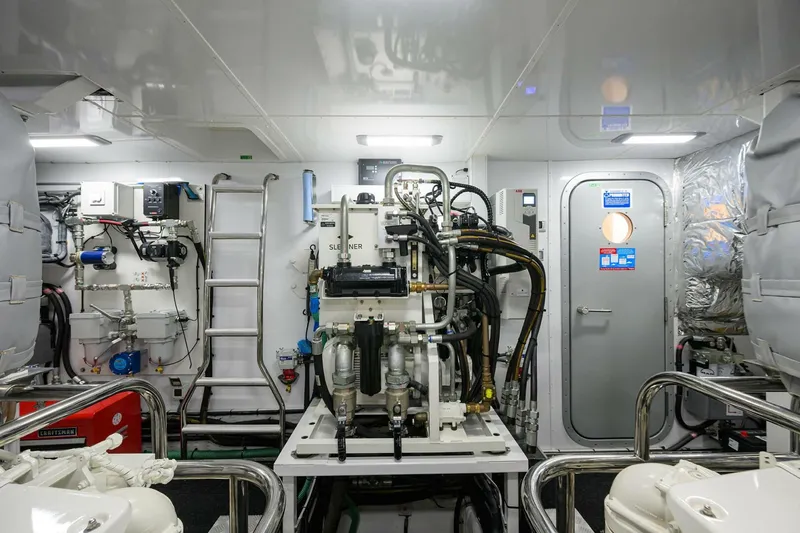 Slide: The Image of Princess Y95 Engine Room - 5521225