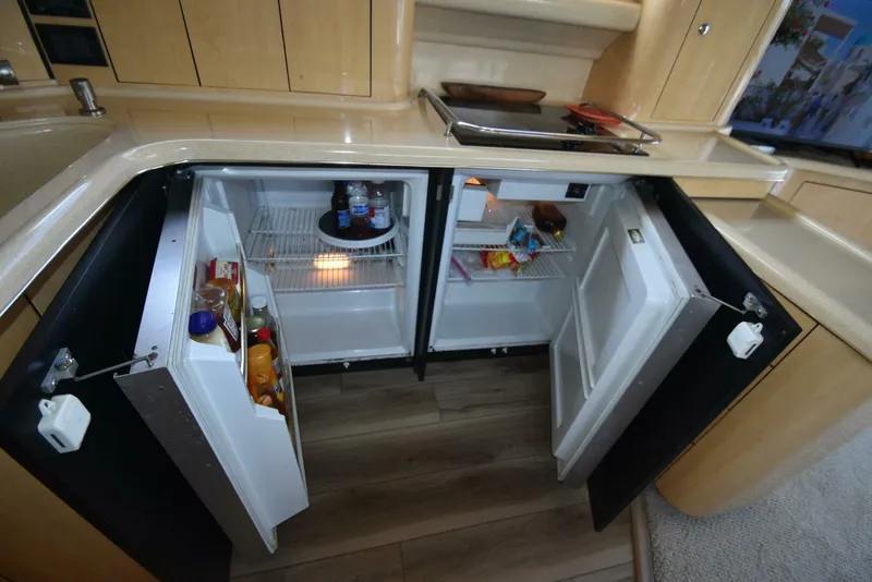 Slide: The Image of 2000 Sea Ray 480 Sedan Bridge Power 9850225 983774537 0 240620250705 33 - 5423727