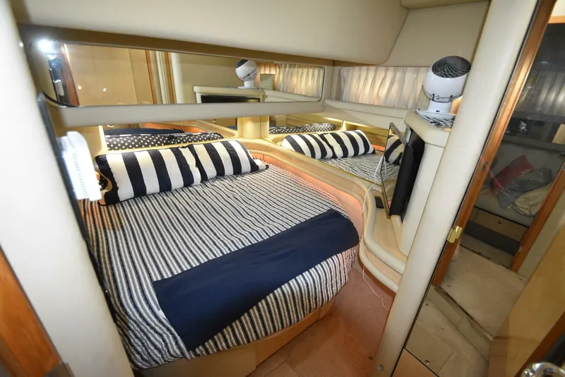 Slide: The Image of 2000 Sea Ray 480 Sedan Bridge Power 9850225 983774522 0 240620250704 18 - 5423742