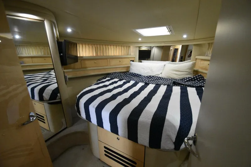 Slide: The Image of 2000 Sea Ray 480 Sedan Bridge Power 9850225 983774517 0 240620250704 15 - 5423745