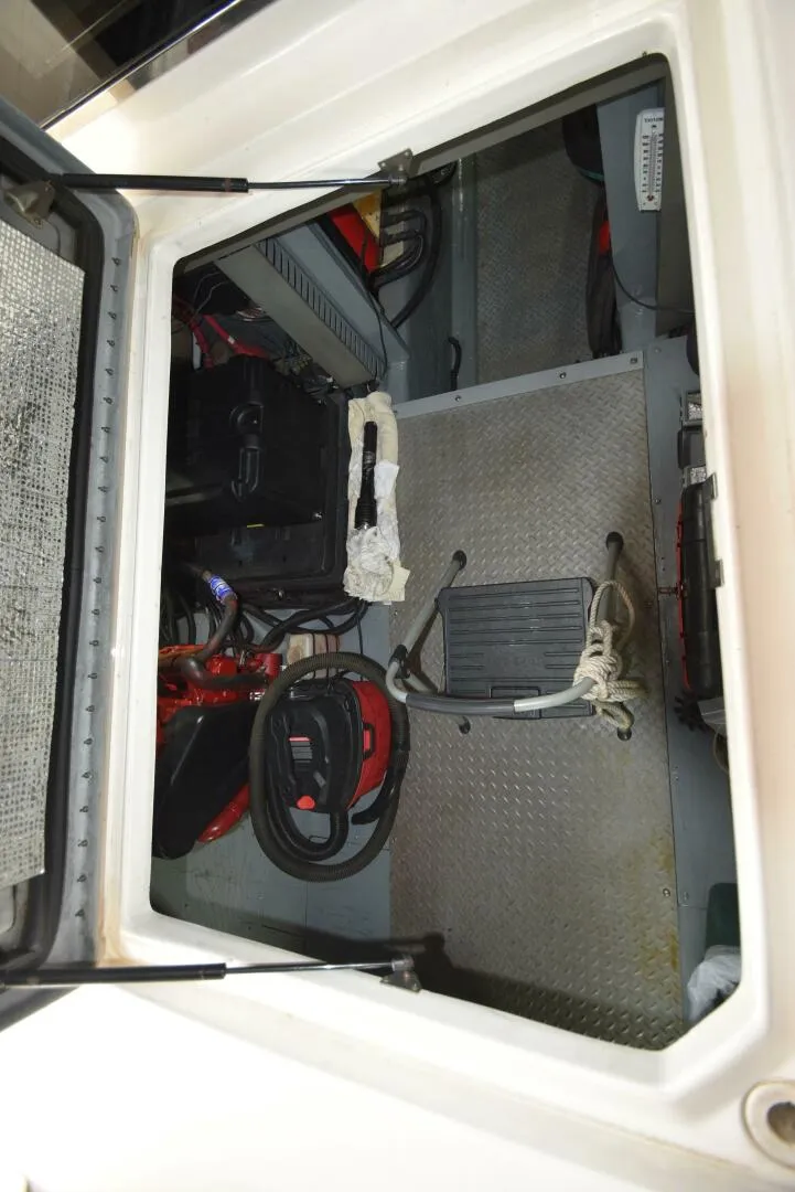 Slide: The Image of 2000 Sea Ray 480 Sedan Bridge Power 9850225 983774565 0 240620250708 61 - 5423677