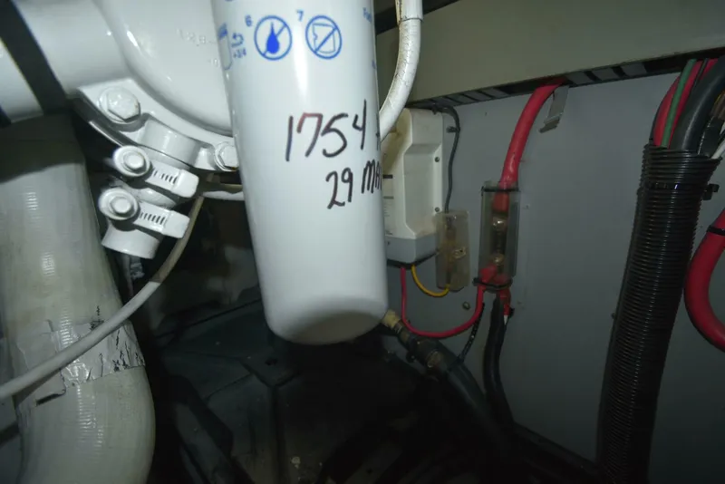 Slide: The Image of 2000 Sea Ray 480 Sedan Bridge Power 9850225 983774573 0 240620250708 68 - 5423692