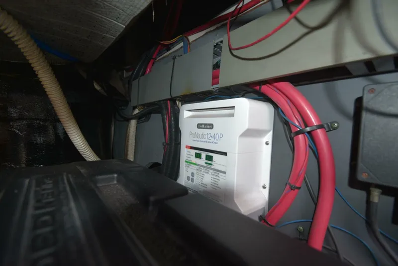 Slide: The Image of 2000 Sea Ray 480 Sedan Bridge Power 9850225 983774569 0 240620250708 65 - 5423696