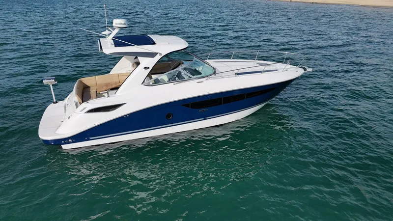 Slide: The Image of Sea Ray 350 Sundancer 2019 - 5424836