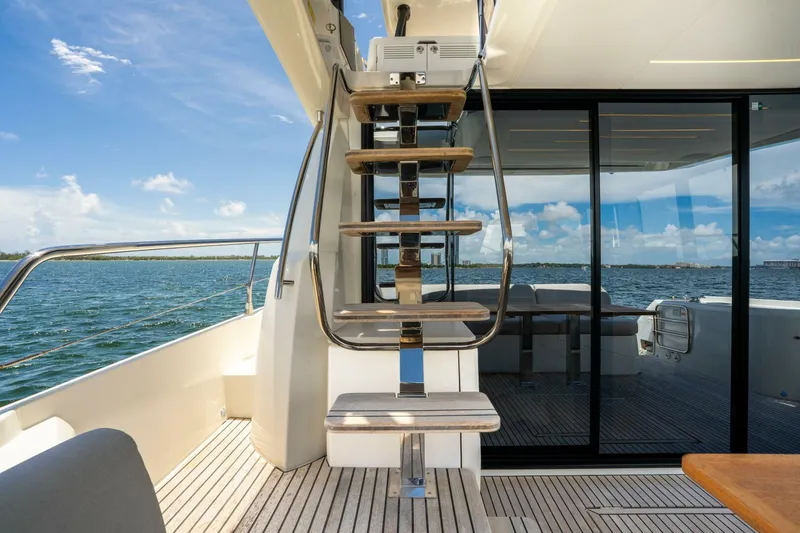 Slide: The Image of Prestige 520 2023 - 5498994