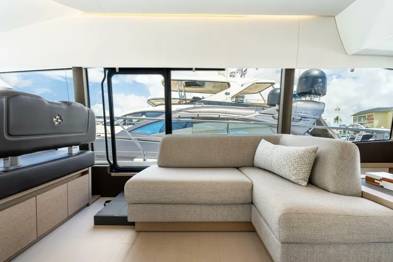 Slide: The Image of Prestige 520 2023 - 5499078