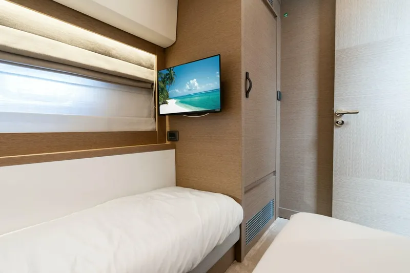 Slide: The Image of Prestige 520 2023 - 5499102