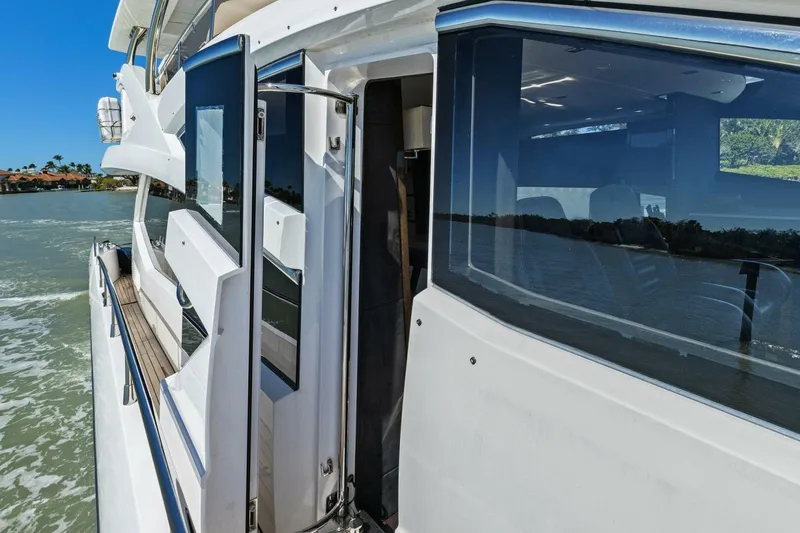 Slide: The Image of Sunseeker 73 Manhattan 2013 - 5426239