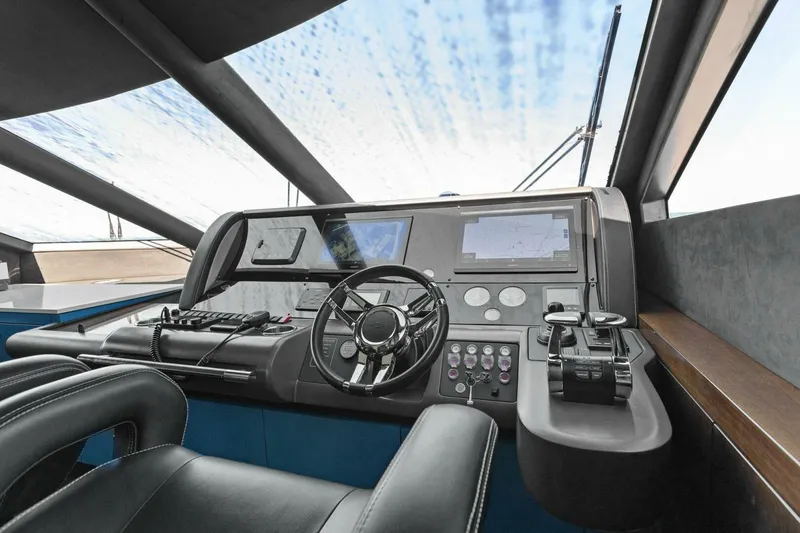 Slide: The Image of Sunseeker 73 Manhattan 2013 - 5426278